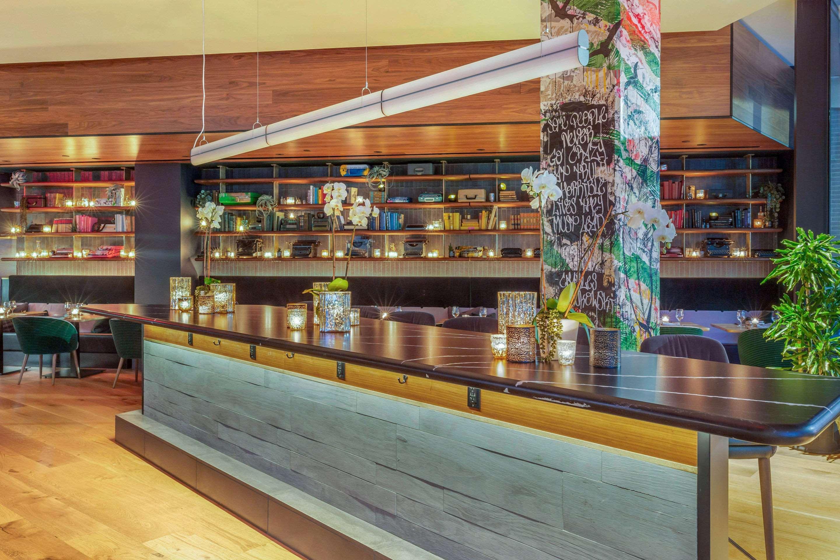 Cambria Hotel Boston Downtown - Seaport Bagian luar foto