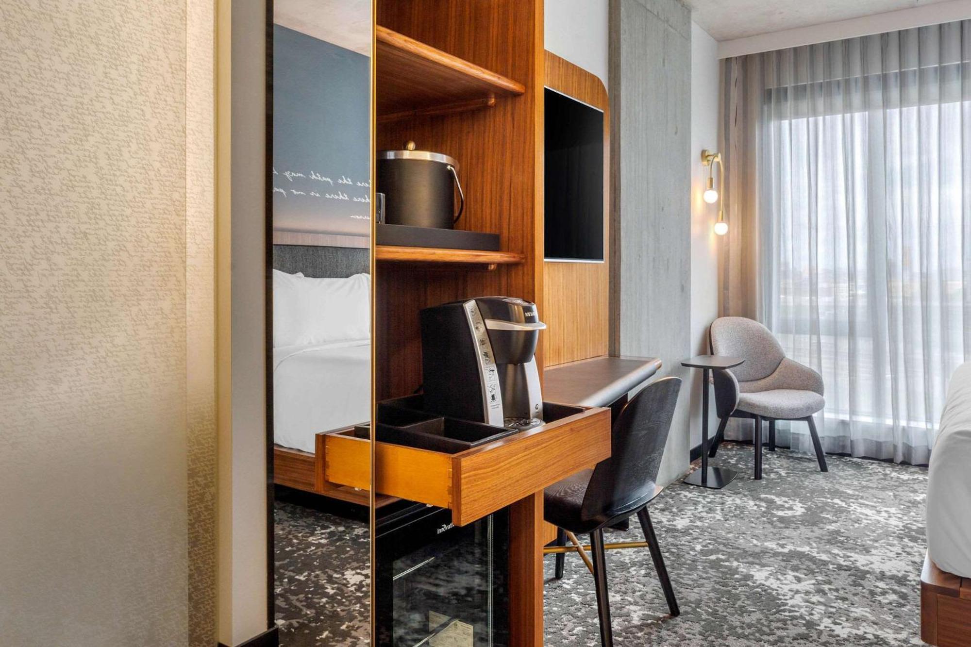 Cambria Hotel Boston Downtown - Seaport Bagian luar foto