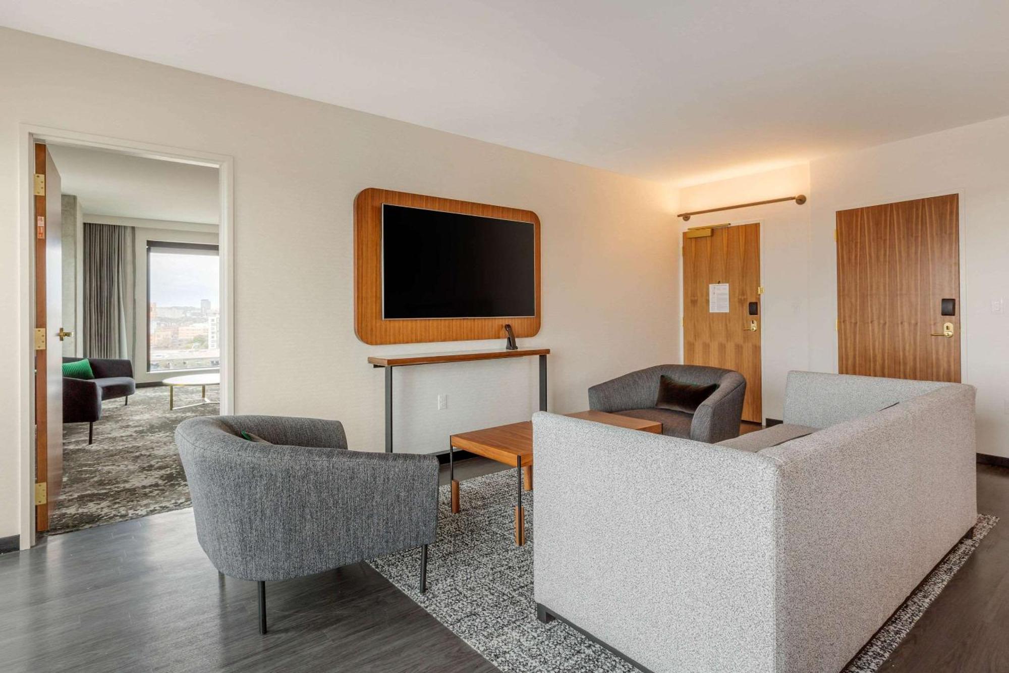 Cambria Hotel Boston Downtown - Seaport Bagian luar foto