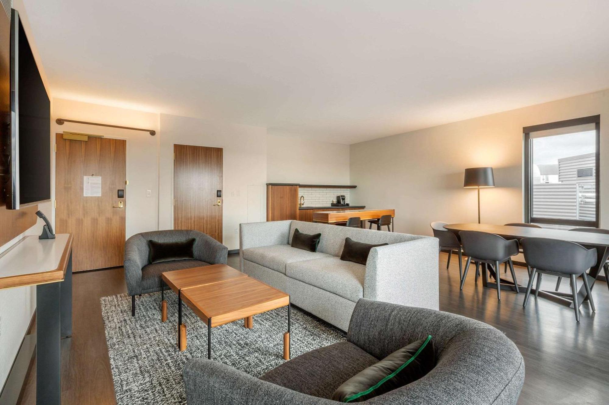 Cambria Hotel Boston Downtown - Seaport Bagian luar foto