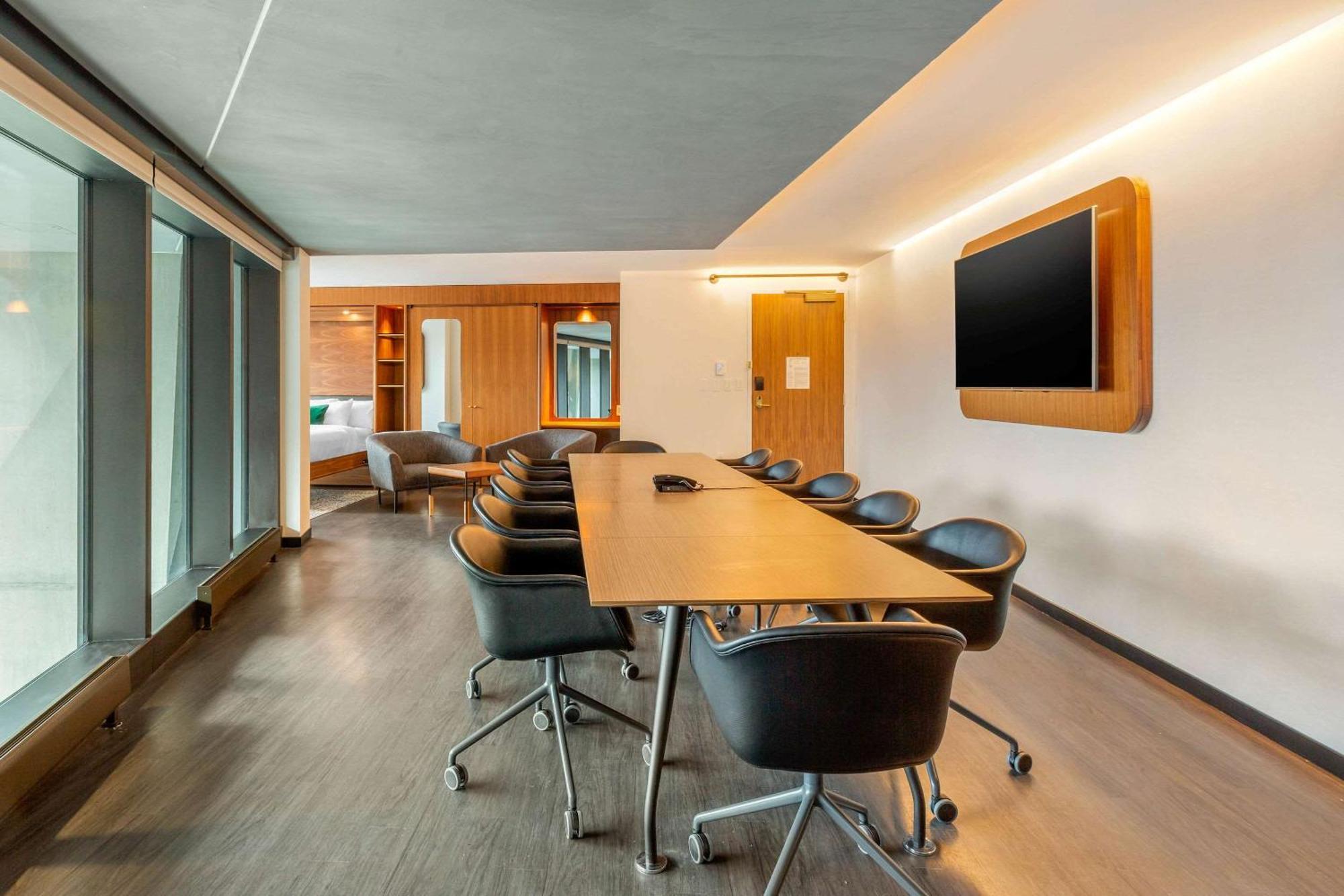 Cambria Hotel Boston Downtown - Seaport Bagian luar foto
